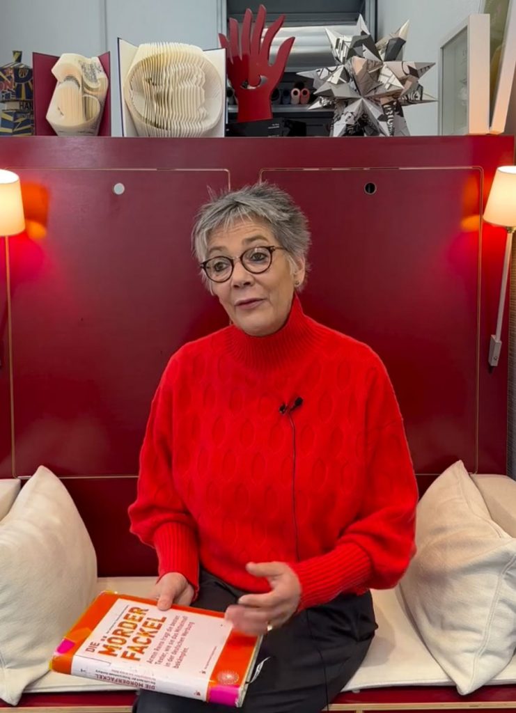 Karin bespricht gern bei Instagram " Buchgeschichten aus 3 Jahrzehnten Verlag Hermann Schmidt" und stellt dort tolle Evergreens aus dem Verlag vor. (Foto: Instagram)