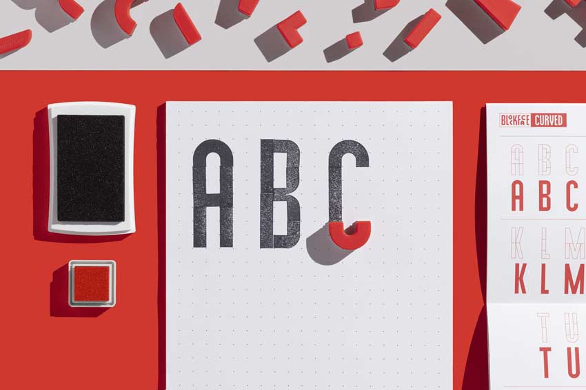 Das Blockface-Stempelset kann ebenso online bestellt werden. Damit kann man sowohl Schrift als auch Bilder stempeln. (Foto: © Open Press Project)