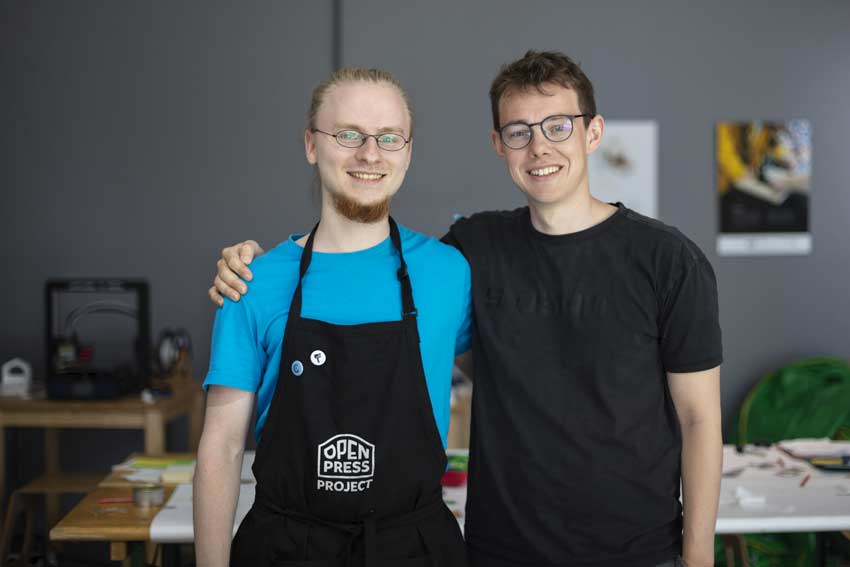 Die beiden Gründer des Open Press Project Martin Schneider (links) and Dominik Schmitz (rechts). (Foto: Dörte Köstlin-Thompson)